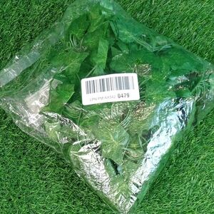 💩 Artificial Greenery Garland with Lights